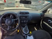 ✅ 2014 Kia Soul • VIN: KNDJN2A28E7056459 • Lot: 42339610. Wystawiony na IAAI z przebiegiem 205 034 mil. Bezpłatny archiwum sprzedaży aukcyjnych z USA i szczegółowy raport historii pojazdu na DreamBid. Zdjęcie 1.