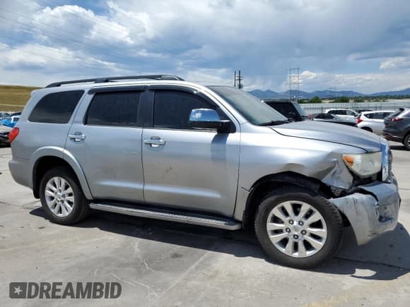 ✅ 2010 Toyota Sequoia Platinum • VIN: 5TDDW5G17AS037511 • Lot: 63611025. Wystawiony na Copart z przebiegiem 185 714 mil. Bezpłatny archiwum sprzedaży aukcyjnych z USA i szczegółowy raport historii pojazdu na DreamBid. Zdjęcie 4.