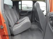 ✅ 2000 Dodge Dakota Sport • VIN: 1B7GG2AN7YS645552 • Lot: 41811635. Wystawiony na IAAI z przebiegiem 194 498 mil. Bezpłatny archiwum sprzedaży aukcyjnych z USA i szczegółowy raport historii pojazdu na DreamBid. Zdjęcie 8.