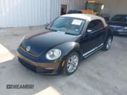 ✅ 2015 Volkswagen Beetle • VIN: 3VW5A7AT9FM816017 • Lot: 42731639. Wystawiony na IAAI z przebiegiem Nie podano. Bezpłatny archiwum sprzedaży aukcyjnych z USA i szczegółowy raport historii pojazdu na DreamBid. Zdjęcie 6.