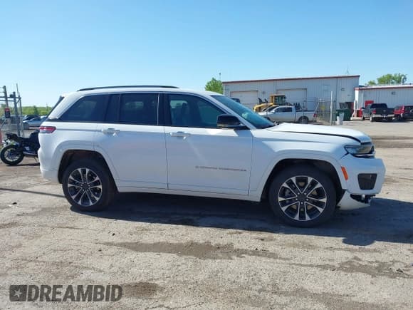 ✅ 2023 Jeep Grand Cherokee Overland • VIN: 1C4RJYD67P8791530 • Lot: 42284763. Listed on IAAI with 21,017 mi. Free auction sales archive from the USA and detailed vehicle history report at DreamBid. Image 13.