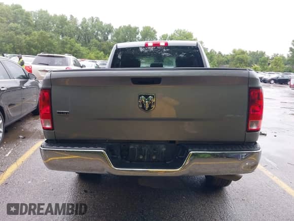 2024 Ram 1500 SLT z VIN 1C6RR6GG7RS122639, wystawiony jako IAAI lot #42777473 z przebiegiem 46 397 mil mil oraz . Historia ofert i sprzedaży dostępna na DreamBid. Obrazek 16.