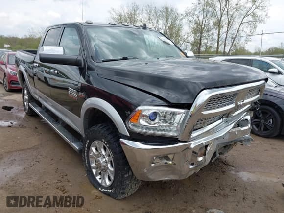 ✅ 2018 Ram 2500 Laramie • VIN: 3C6UR5FJXJG212364 • Lot: 42102428. Wystawiony na IAAI z przebiegiem 61 973 mil. Bezpłatny archiwum sprzedaży aukcyjnych z USA i szczegółowy raport historii pojazdu na DreamBid. Zdjęcie 1.