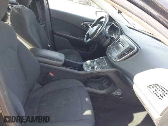 ✅ 2016 Chrysler 200 Limited • VIN: 1C3CCCAB7GN106405 • Lot: 43655599. Wystawiony na IAAI z przebiegiem 89 975 mil. Bezpłatny archiwum sprzedaży aukcyjnych z USA i szczegółowy raport historii pojazdu na DreamBid. Zdjęcie 5.