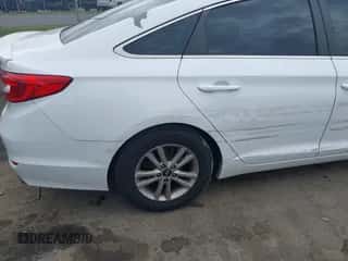 ✅ 2017 Hyundai Sonata SE • VIN: 5NPE24AF5HH581648 • Lot: 43288707. Listed on IAAI with 130,477 mi. Free auction sales archive from the USA and detailed vehicle history report at DreamBid. Image 6.