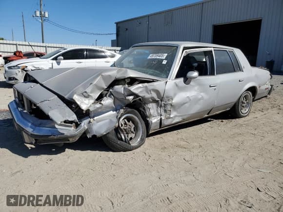 ✅ 1984 Oldsmobile Cutlass Supreme • VIN: 1G3AR69A7EM484256 • Lot: 49709405. Wystawiony na Copart z przebiegiem 437 399 mil. Bezpłatny archiwum sprzedaży aukcyjnych z USA i szczegółowy raport historii pojazdu na DreamBid. Zdjęcie 1.