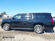 ✅ 2020 Chevrolet Suburban LT • VIN: 1GNSCHKC8LR117497 • Lot: 43092124. Wystawiony na IAAI z przebiegiem 59 482 mil. Bezpłatny archiwum sprzedaży aukcyjnych z USA i szczegółowy raport historii pojazdu na DreamBid. Zdjęcie 14.