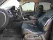 2010 Chevrolet Suburban LT z VIN 1GNUKJE38AR171393, wystawiony jako Copart lot #69954525 z przebiegiem 232 489 mil mil oraz Szkoda całkowita • Salvage title. Historia ofert i sprzedaży dostępna na DreamBid. Obrazek 7.