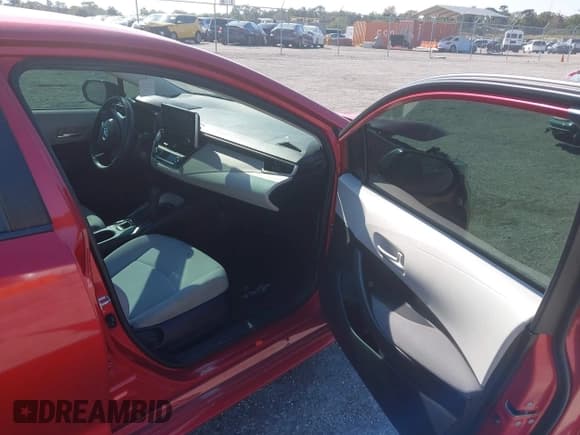 ✅ 2021 Toyota Corolla LE • VIN: 5YFEPMAE4MP181747 • Lot: 43768338. Listed on IAAI with 77,267 mi. Free auction sales archive from the USA and detailed vehicle history report at DreamBid. Image 5.