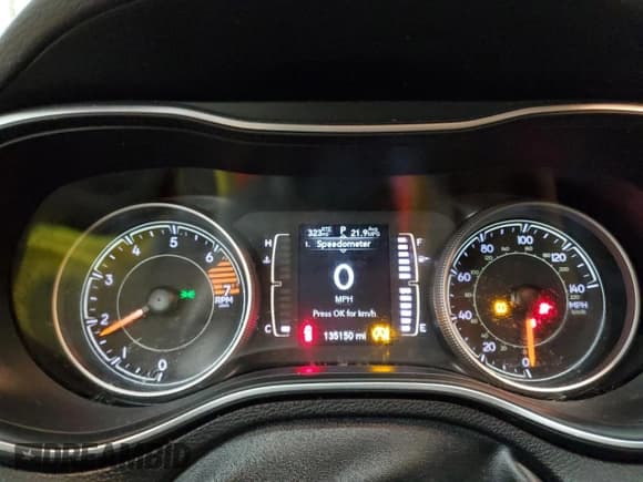 ✅ 2019 Jeep Cherokee Latitude • VIN: 1C4PJLCB0KD241143 • Lot: 86598155. Wystawiony na Copart z przebiegiem 135 150 mil. Bezpłatny archiwum sprzedaży aukcyjnych z USA i szczegółowy raport historii pojazdu na DreamBid. Zdjęcie 9.