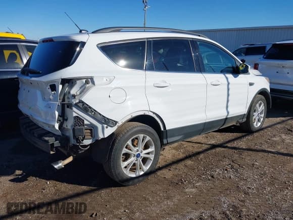 ✅ 2017 Ford Escape SE • VIN: 1FMCU9G93HUE86250 • Лот: 41196732. Опубликован ранее на IAAI с пробегом 113 335 миль. Бесплатный доступ к архиву аукционных продаж из США и подробный отчёт об истории автомобиля на DreamBid. Изображение 4.