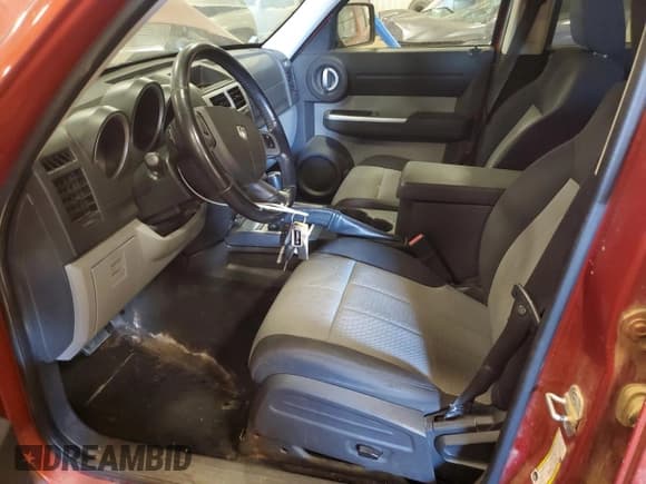 ✅ 2007 Dodge Nitro SLT • VIN: 1D8GU58K37W557144 • Lot: 90971195. Wystawiony na Copart z przebiegiem 242 538 mil. Bezpłatny archiwum sprzedaży aukcyjnych z USA i szczegółowy raport historii pojazdu na DreamBid. Zdjęcie 7.