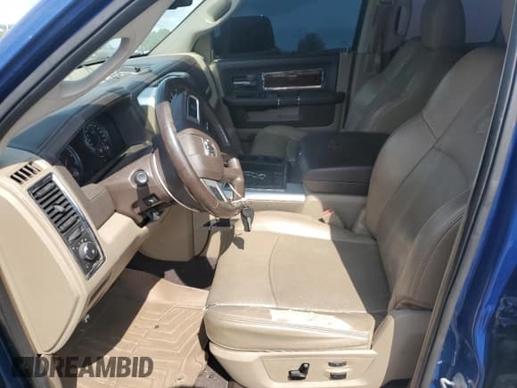 ✅ 2010 Dodge 1500 ST • VIN: 1D7RV1GT5AS181056 • Lot: 70719315. Wystawiony na Copart z przebiegiem 212 249 mil. Bezpłatny archiwum sprzedaży aukcyjnych z USA i szczegółowy raport historii pojazdu na DreamBid. Zdjęcie 7.