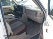 ✅ 2003 Chevrolet Suburban LS • VIN: 3GNFK16ZX3G263149 • Lot: 41800306. Listed on IAAI with 258,944 mi. Free auction sales archive from the USA and detailed vehicle history report at DreamBid. Image 5.