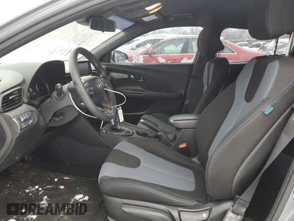 2020 Hyundai Veloster 2.0 z VIN KMHTG6AF2LU027885, wystawiony jako Copart lot #45026105 z przebiegiem 95 122 mil mil oraz Szkoda całkowita • Salvage title. Historia ofert i sprzedaży dostępna na DreamBid. Obrazek 7.