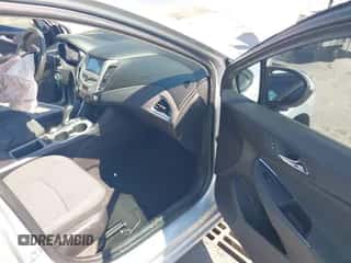 2018 Chevrolet Cruze LS с VIN 1G1BC5SM0J7238462, выставлен на аукционе IAAI как лот 43068466 с пробегом 116 674 миль миль и . История ставок и продаж доступна на DreamBid. Изображение 5.