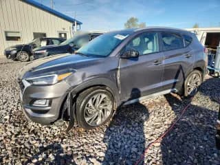 ✅ 2021 Hyundai Tucson Limited • VIN: KM8J33AL9MU351165 • Лот: 89682165. Опубликован ранее на Copart с пробегом 26 070 миль. Бесплатный доступ к архиву аукционных продаж из США и подробный отчёт об истории автомобиля на DreamBid. Изображение 1.