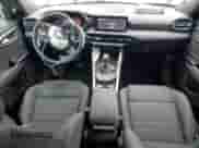 2024 Dodge Hornet R/T z VIN ZACPDFCW1R3A29978, wystawiony jako Copart lot #56465575 z przebiegiem 31 714 mil mil oraz Nie do naprawy • Non repairable. Historia ofert i sprzedaży dostępna na DreamBid. Obrazek 8.