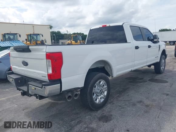 ✅ 2017 Ford F-250 Lariat • VIN: 1FT7W2BT9HEE48459 • Lot: 43643913. Wystawiony na IAAI z przebiegiem 184 168 mil. Bezpłatny archiwum sprzedaży aukcyjnych z USA i szczegółowy raport historii pojazdu na DreamBid. Zdjęcie 4.