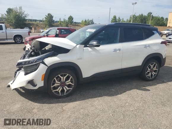 ✅ 2022 Kia Seltos SX • VIN: KNDETCA20N7340097 • Lot: 70706185. Wystawiony na Copart z przebiegiem 39 708 mil. Bezpłatny archiwum sprzedaży aukcyjnych z USA i szczegółowy raport historii pojazdu na DreamBid. Zdjęcie 1.