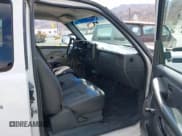 ✅ 2003 Chevrolet Silverado 2500HD • VIN: 1GBHC29163E253983 • Lot: 43172821. Wystawiony na IAAI z przebiegiem 244 146 mil. Bezpłatny archiwum sprzedaży aukcyjnych z USA i szczegółowy raport historii pojazdu na DreamBid. Zdjęcie 5.