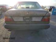 ✅ 1990 Mercedes-Benz 260 • VIN: WDBEA26D8LB226481 • Лот: 79699094. Опубликован ранее на Copart с пробегом 197 582 миль. Бесплатный доступ к архиву аукционных продаж из США и подробный отчёт об истории автомобиля на DreamBid. Изображение 6.