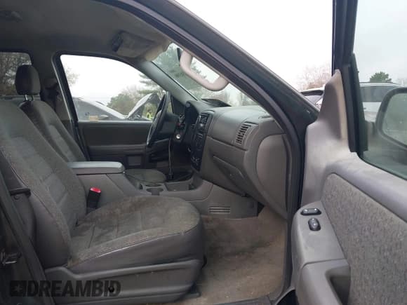 ✅ 2004 Ford Explorer XLS • VIN: 1FMZU72K64UA30908 • Lot: 43730390. Wystawiony na IAAI z przebiegiem 141 274 mil. Bezpłatny archiwum sprzedaży aukcyjnych z USA i szczegółowy raport historii pojazdu na DreamBid. Zdjęcie 5.