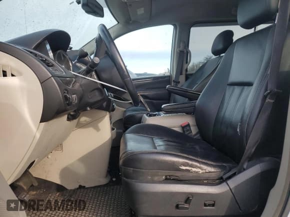 ✅ 2015 Chrysler Town & Country Touring • VIN: 2C4RC1BG1FR538154 • Лот: 93529445. Опубликован ранее на Copart с пробегом 145 594 миль. Бесплатный доступ к архиву аукционных продаж из США и подробный отчёт об истории автомобиля на DreamBid. Изображение 7.