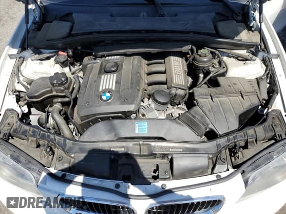 ✅ 2011 BMW 1 Series 128i • VIN: WBAUP9C50BVL89833 • Lot: 56414365. Wystawiony na Copart z przebiegiem 125 054 mil. Bezpłatny archiwum sprzedaży aukcyjnych z USA i szczegółowy raport historii pojazdu na DreamBid. Zdjęcie 11.