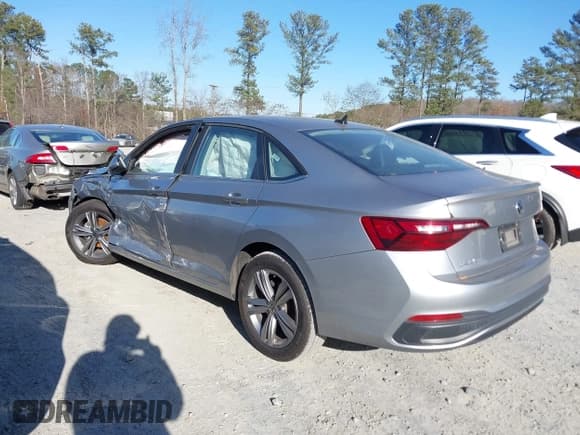 ✅ 2024 Volkswagen Jetta SE • VIN: 3VWEM7BU2RM049744 • Lot: 43810031. Wystawiony na IAAI z przebiegiem 29 107 mil. Bezpłatny archiwum sprzedaży aukcyjnych z USA i szczegółowy raport historii pojazdu na DreamBid. Zdjęcie 14.