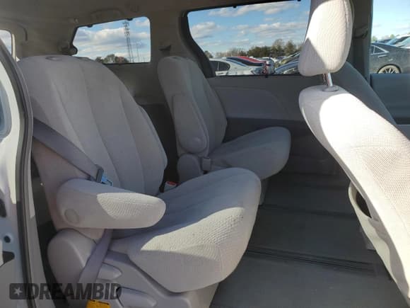 ✅ 2014 Toyota Sienna LE • VIN: 5TDJK3DC7ES091311 • Lot: 91867595. Listed on Copart with 184,311 mi. Free auction sales archive from the USA and detailed vehicle history report at DreamBid. Image 11.