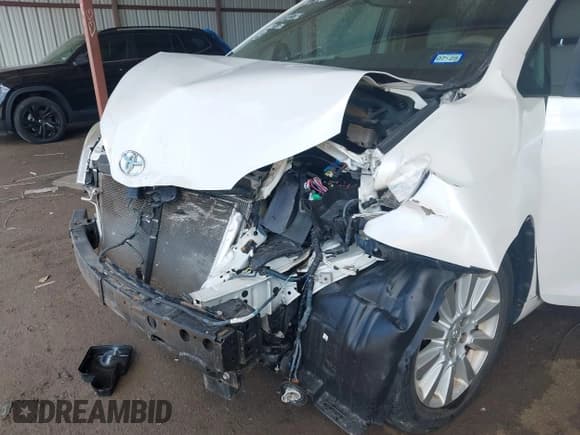 ✅ 2015 Toyota Sienna Limited • VIN: 5TDDK3DC9FS114814 • Lot: 42100413. Listed on IAAI with 157,761 mi. Free auction sales archive from the USA and detailed vehicle history report at DreamBid. Image 6.