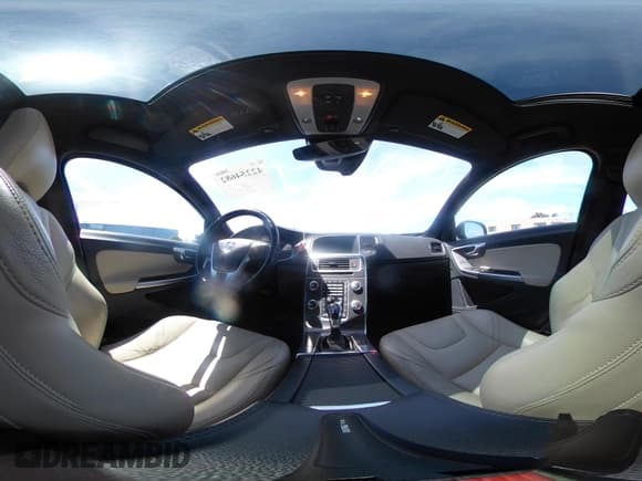 ✅ 2015 Volvo V60 T5 Drive-E Premier • VIN: YV140MEKXF1252046 • Lot: 42254682. Wystawiony na IAAI z przebiegiem 90 666 mil. Bezpłatny archiwum sprzedaży aukcyjnych z USA i szczegółowy raport historii pojazdu na DreamBid. Zdjęcie 18.