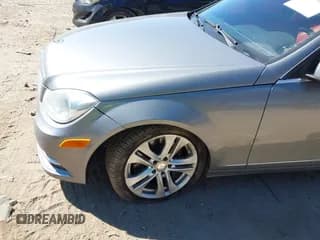 ✅ 2014 Mercedes-Benz C 300 Sport • VIN: WDDGF8AB0ER318687 • Lot: 43470271. Wystawiony na IAAI z przebiegiem 176 892 mil. Bezpłatny archiwum sprzedaży aukcyjnych z USA i szczegółowy raport historii pojazdu na DreamBid. Zdjęcie 6.