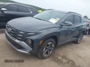 ✅ 2025 Hyundai Tucson SEL Convenience • VIN: 5NMJCCDE0SH467795 • Lot: 43147737. Wystawiony na IAAI z przebiegiem 8 917 mil. Bezpłatny archiwum sprzedaży aukcyjnych z USA i szczegółowy raport historii pojazdu na DreamBid. Zdjęcie 17.