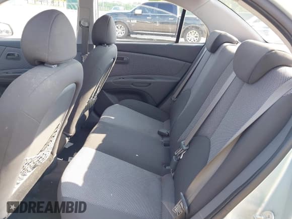 ✅ 2009 Kia Rio LX • VIN: KNADE223196444971 • Lot: 42856117. Wystawiony na IAAI z przebiegiem 95 000 mil. Bezpłatny archiwum sprzedaży aukcyjnych z USA i szczegółowy raport historii pojazdu na DreamBid. Zdjęcie 8.