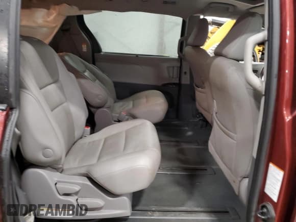 ✅ 2020 Toyota Sienna XLE • VIN: 5TDDZ3DC6LS242046 • Лот: 90851405. Опубликован ранее на Copart с пробегом 108 285 миль. Бесплатный доступ к архиву аукционных продаж из США и подробный отчёт об истории автомобиля на DreamBid. Изображение 11.