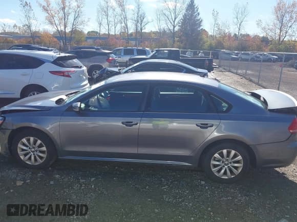 ✅ 2013 Volkswagen Passat S • VIN: 1VWAH7A3XDC055975 • Lot: 43501927. Wystawiony na IAAI z przebiegiem 163 421 mil. Bezpłatny archiwum sprzedaży aukcyjnych z USA i szczegółowy raport historii pojazdu na DreamBid. Zdjęcie 14.