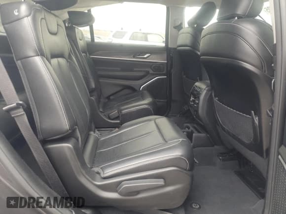 ✅ 2023 Jeep Grand Cherokee Limited • VIN: 1C4RJKBG2P8703492 • Лот: 66651605. Опубликован ранее на Copart с пробегом 37 115 миль. Бесплатный доступ к архиву аукционных продаж из США и подробный отчёт об истории автомобиля на DreamBid. Изображение 10.