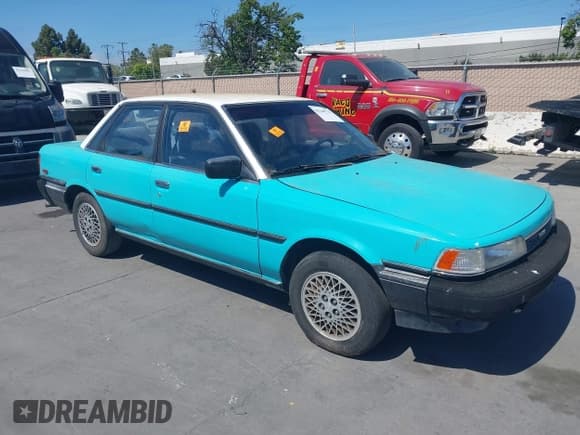 ✅ 1988 Toyota Camry • VIN: JT2SV21E8J3188839 • Lot: 42148732. Wystawiony na IAAI z przebiegiem 184 177 mil. Bezpłatny archiwum sprzedaży aukcyjnych z USA i szczegółowy raport historii pojazdu na DreamBid. Zdjęcie 1.