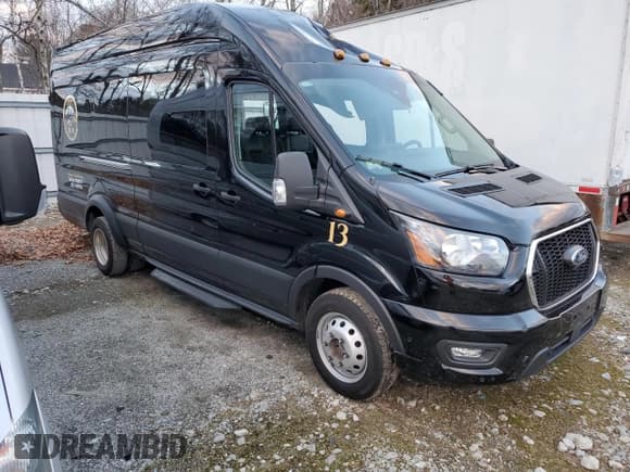 ✅ 2023 Ford Transit Passenger XL • VIN: 1FBVU4X8XPKB63870 • Lot: 82731504. Listed on Copart with 7,576 mi. Free auction sales archive from the USA and detailed vehicle history report at DreamBid. Image 4.