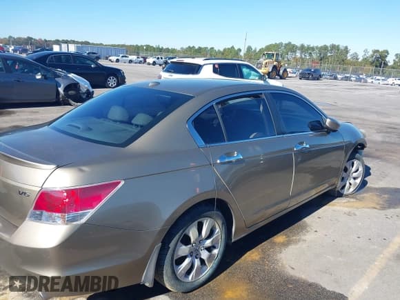✅ 2010 Honda Accord EX-L • VIN: 1HGCP3F84AA023155 • Лот: 43613982. Опубликован ранее на IAAI с пробегом 175 215 миль. Бесплатный доступ к архиву аукционных продаж из США и подробный отчёт об истории автомобиля на DreamBid. Изображение 4.