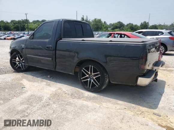 ✅ 2001 Ford F-150 XL • VIN: 1FTRF17L11NA64449 • Lot: 59757325. Wystawiony na Copart z przebiegiem Nie podano. Bezpłatny archiwum sprzedaży aukcyjnych z USA i szczegółowy raport historii pojazdu na DreamBid. Zdjęcie 2.