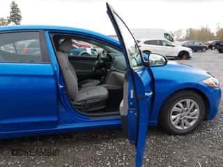 2018 Hyundai Elantra SE z VIN KMHD74LF7JU472903, wystawiony jako IAAI lot #43534979 z przebiegiem 41 692 mil mil oraz . Historia ofert i sprzedaży dostępna na DreamBid. Obrazek 5.