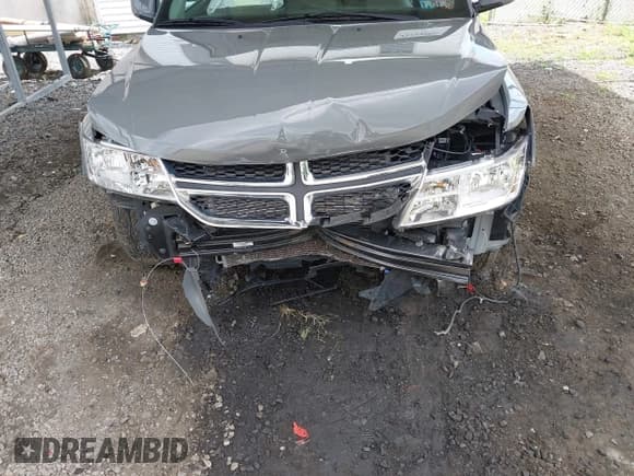 ✅ 2019 Dodge Journey SE • VIN: 3C4PDCBBXKT870959 • Lot: 42734006. Wystawiony na IAAI z przebiegiem 38 177 mil. Bezpłatny archiwum sprzedaży aukcyjnych z USA i szczegółowy raport historii pojazdu na DreamBid. Zdjęcie 6.