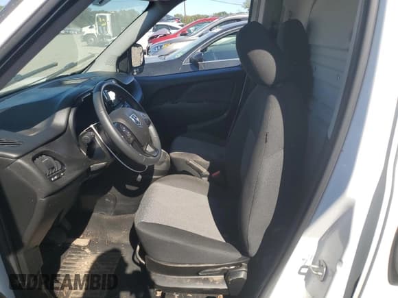 ✅ 2021 Ram ProMaster City Cargo Tradesman SLT • VIN: ZFBHRFBB3M6U38138 • Lot: 81889045. Wystawiony na Copart z przebiegiem 31 624 mil. Bezpłatny archiwum sprzedaży aukcyjnych z USA i szczegółowy raport historii pojazdu na DreamBid. Zdjęcie 7.