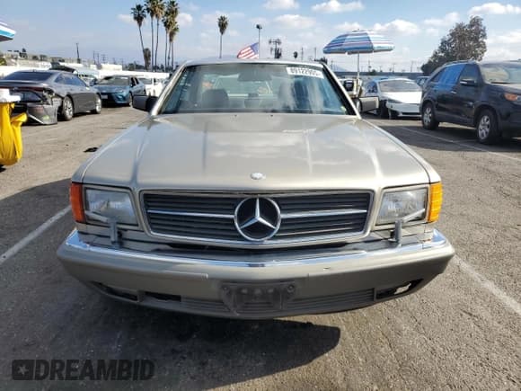 ✅ 1987 Mercedes-Benz 560 560SEC • VIN: WDBCA45D4HA304014 • Lot: 89122905. Wystawiony na Copart z przebiegiem 140 270 mil. Bezpłatny archiwum sprzedaży aukcyjnych z USA i szczegółowy raport historii pojazdu na DreamBid. Zdjęcie 5.
