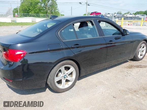 ✅ 2015 BMW 3 Series 328i • VIN: WBA3A5G50FNS91391 • Lot: 42095644. Listed on IAAI with 184,702 mi. Free auction sales archive from the USA and detailed vehicle history report at DreamBid. Image 4.