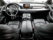 ✅ 2017 Audi S8 • VIN: WUAJ5AFD8HN901401 • Lot: 77734973. Wystawiony na Copart z przebiegiem 133 780 mil. Bezpłatny archiwum sprzedaży aukcyjnych z USA i szczegółowy raport historii pojazdu na DreamBid. Zdjęcie 8.