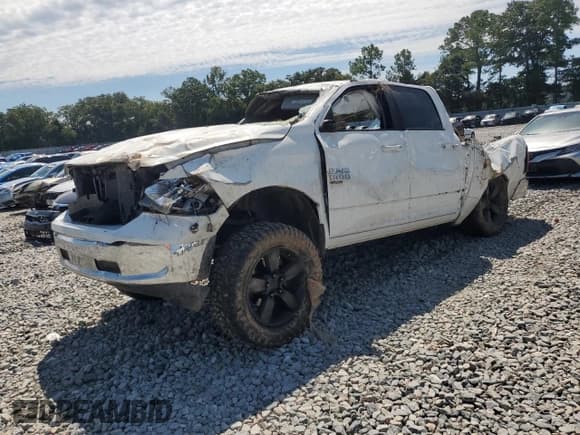 ✅ 2021 Ram 1500 SLT • VIN: 1C6RR6LG5MS530460 • Lot: 70526285. Wystawiony na Copart z przebiegiem 97 620 mil. Bezpłatny archiwum sprzedaży aukcyjnych z USA i szczegółowy raport historii pojazdu na DreamBid. Zdjęcie 1.